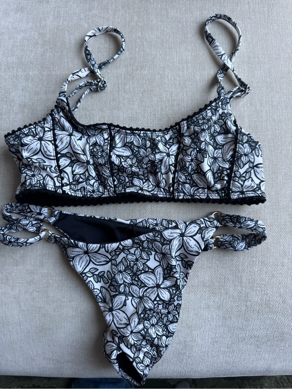 Elysiian Nantucket Bikini Top- Black Floral